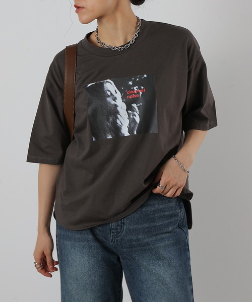 COLONY 2139(コロニートゥーワンスリーナイン)の「裾ラウンドフォトプリントTシャツ(Tシャツ/カットソー・レディース・ホワイト/チャコールグレー・FREE)」の12枚目の写真