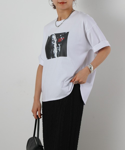 COLONY 2139(コロニートゥーワンスリーナイン)の「裾ラウンドフォトプリントTシャツ(Tシャツ/カットソー・レディース・ホワイト/チャコールグレー・FREE)」の4枚目の写真