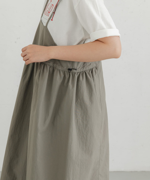 EKAL（エカル）の「『UR TECH』 ナイロンタッサーキャミワンピース（ワンピース・レディース・ベージュ系その他/ブラック系その他・ONE）」の11枚目の写真