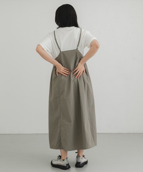 EKAL（エカル）の「『UR TECH』 ナイロンタッサーキャミワンピース（ワンピース・レディース・ベージュ系その他/ブラック系その他・ONE）」の13枚目の写真