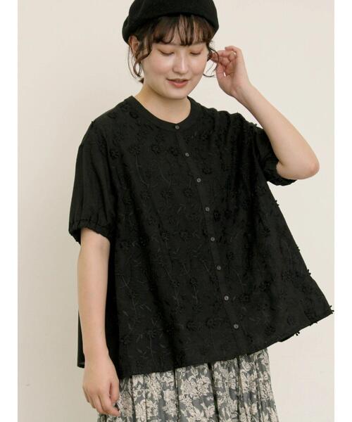 Samansa Mos2（サマンサ モスモス）の「3D刺繍バンドカラーブラウス