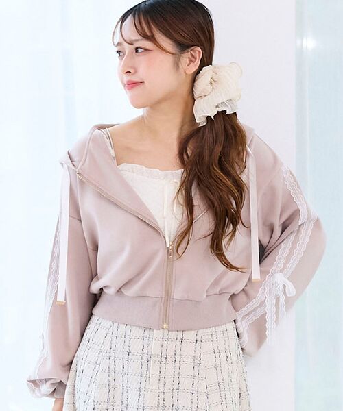 MAJESTIC LEGON（マジェスティックレゴン）の「レースリボンラインパーカー（パーカー・レディース・チャコールグレー/ライトグレー/ブラウン/アイボリー/ピンク・MEDIUM）」の5枚目の写真