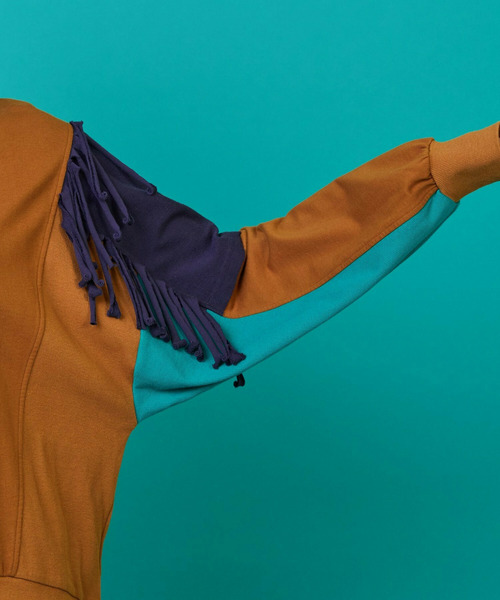 FRAPBOIS（フラボア）の「フリンジスウェット（スウェット・レディース・グレー/キャメル・1/2）」の15枚目の写真