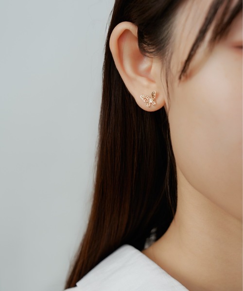 Jewel closet by L&Co.(ジュエルクローゼットバイエルアンドコー)の「K10 バタフライ ピアス(ピアス(両耳用)・レディース・イエローゴールド・FREE)」の2枚目の写真