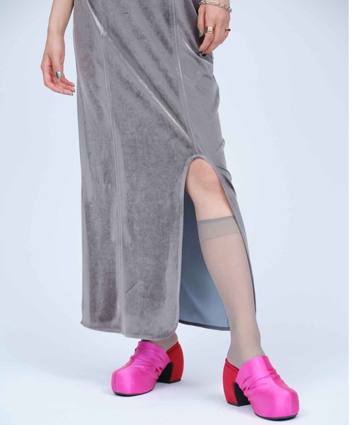 THINGS THAT MATTER(シングス ザット マター)の「TRIACETATE VELOR SKIRT / トリアセテートベロアスカート(スカート・レディース・ブラック/グレー・1/2)」の3枚目の写真