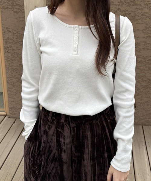 CHAN ME(チャンミ)の「ヘンリーネックプルオーバー(Tシャツ/カットソー・レディース・グレー/ブラック/ホワイト・X-LARGE/LARGE/MEDIUM)」の7枚目の写真