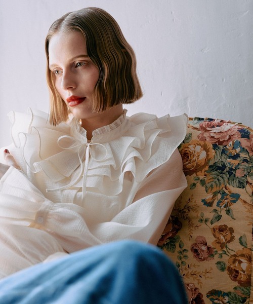 mysty woman（ミスティウーマン）の「2WAYBIGカラーブラウス 583460（シャツ/ブラウス・レディース・オフホワイト/ブラック・FREE）」の6枚目の写真