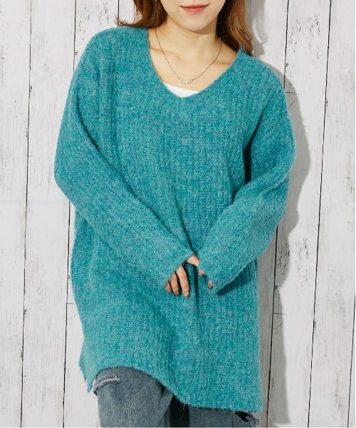 GORGE(ゴージ)の「《バックリボン×ブークレ》レディース チュニックニット ふんわり長丈 秋冬(ニット/セーター・レディース・チャコール/ネイビー/アイボリー/レッド/グリーン・F)」の4枚目の写真