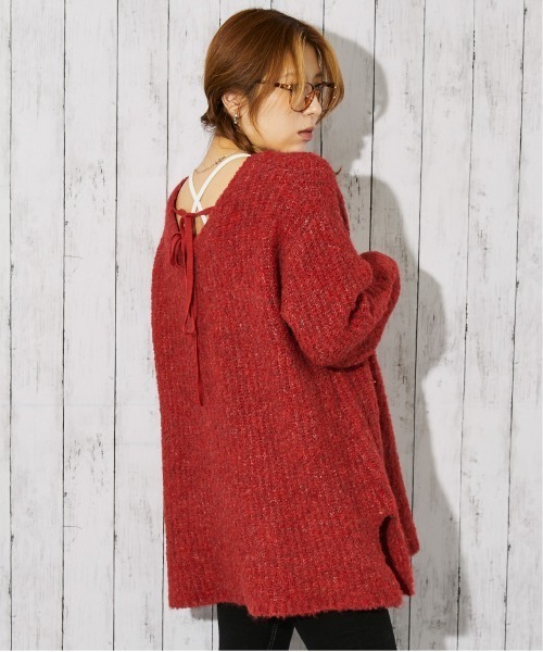 GORGE(ゴージ)の「《バックリボン×ブークレ》レディース チュニックニット ふんわり長丈 秋冬(ニット/セーター・レディース・チャコール/ネイビー/アイボリー/レッド/グリーン・F)」の16枚目の写真
