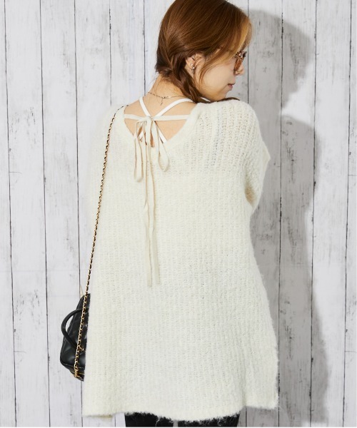 GORGE(ゴージ)の「《バックリボン×ブークレ》レディース チュニックニット ふんわり長丈 秋冬(ニット/セーター・レディース・チャコール/ネイビー/アイボリー/レッド/グリーン・F)」の8枚目の写真