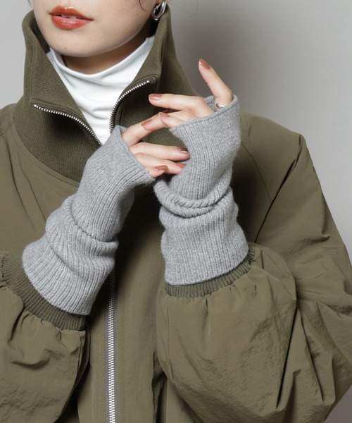 NANO universe（ナノユニバース）の「リブニットアームウォーマー（手袋・レディース・ブラック/ライトグレー/ベージュ・FREE）」の3枚目の写真