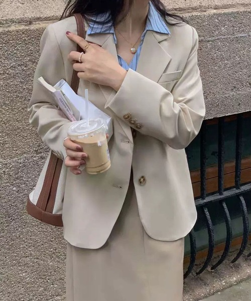 SPIGA（スピーガ）の「ｼﾝﾌﾟﾙﾃｰﾗｰﾄﾞｼﾞｬｹｯﾄ（テーラードジャケット・レディース・ブラック/ブラウン/グレー/アイボリー・SMALL/MEDIUM/LARGE/X-LARGE）」の5枚目の写真