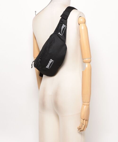 THRASHER（スラッシャー）の「HOMETOWN WAIST BAG/THRASHER スラッシャー ウエストバッグ ボディバッグ ヒップバッグ ユニセックス ウエストポーチストリート スケート（ボディバッグ/ウエストポーチ・メンズ・ブラック×ブルー/ブラック×ホワイト・FREE）」の3枚目の写真
