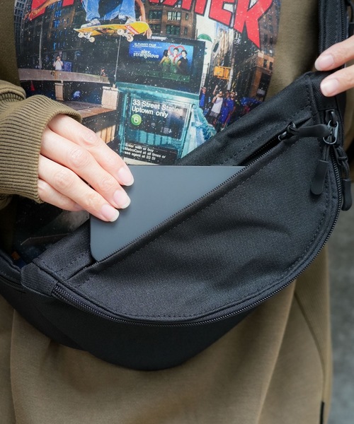 THRASHER（スラッシャー）の「HOMETOWN WAIST BAG/THRASHER スラッシャー ウエストバッグ ボディバッグ ヒップバッグ ユニセックス ウエストポーチストリート スケート（ボディバッグ/ウエストポーチ・メンズ・ブラック×ブルー/ブラック×ホワイト・FREE）」の11枚目の写真