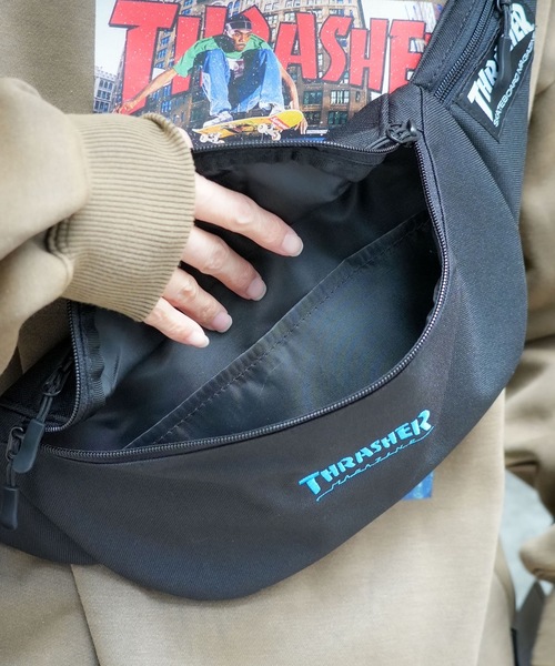 THRASHER（スラッシャー）の「HOMETOWN WAIST BAG/THRASHER スラッシャー ウエストバッグ ボディバッグ ヒップバッグ ユニセックス ウエストポーチストリート スケート（ボディバッグ/ウエストポーチ・メンズ・ブラック×ブルー/ブラック×ホワイト・FREE）」の12枚目の写真