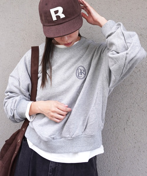 gossara(ゴサラ)の「ロゴ刺繍スウェット(スウェット・レディース・グレー/ベージュ/ネイビー・FREE)」の2枚目の写真