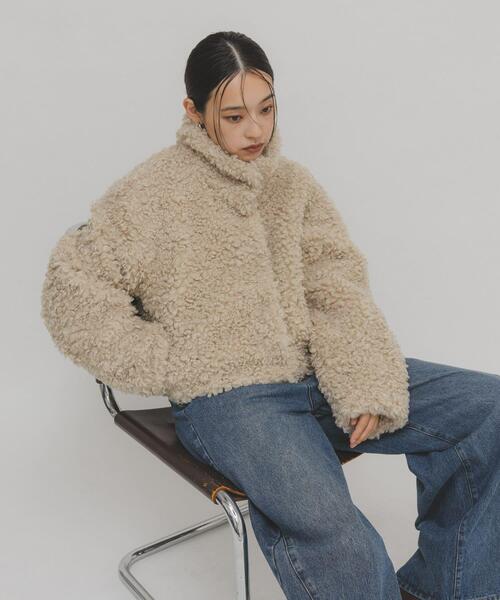 KBF（ケイビーエフ）の「フォルムボアジャケット（その他アウター・レディース・ベージュ系その他/グリーン系その他/アイボリー・ONE）」の4枚目の写真