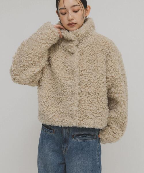 KBF（ケイビーエフ）の「フォルムボアジャケット（その他アウター・レディース・ベージュ系その他/グリーン系その他/アイボリー・ONE）」の5枚目の写真