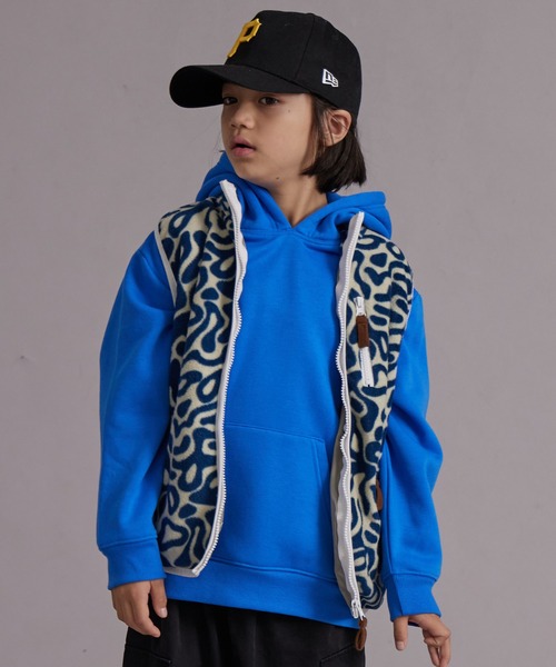 PAIRMANON STREET（ペアマノンストリート）の「フリース スタンドカラー ジップベスト【PAIRMANON STREET】（ベスト・キッズ・グリーン系その他/ブルー系その他/アイボリー/ブラック・100/110/120/130/140/150/160/90）」の4枚目の写真