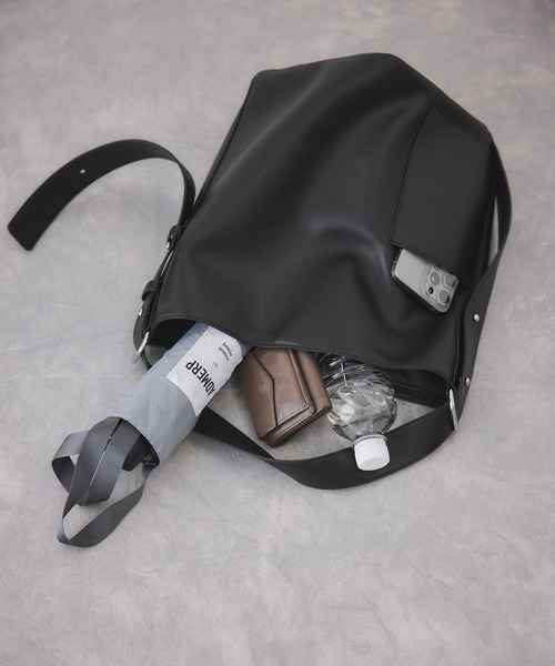 ADAM ET ROPE'(アダムエロペ)の「スプリットレザーワンショルダー2WAYバッグ(ショルダーバッグ・レディース・ブラック/ベージュ・FREE)」の3枚目の写真