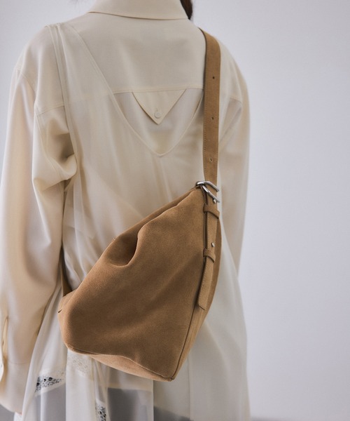 ADAM ET ROPE'(アダムエロペ)の「スプリットレザーワンショルダー2WAYバッグ(ショルダーバッグ・レディース・ブラック/ベージュ・FREE)」の5枚目の写真