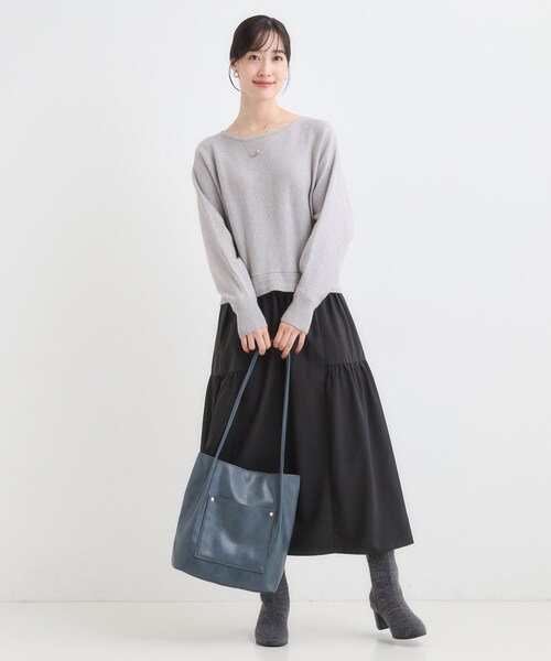 SHOO・LA・RUE（シューラルー）の「つや合皮つまみハンドルトートバッグ（トートバッグ・レディース・ブラック/ブルー/ベージュ系その他7/レッド系1/ブラウン系その他・00）」の11枚目の写真