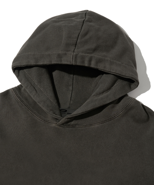 ロゴアセンブリプリントピグメントフードパーカー チャコール 