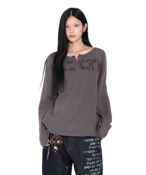 AAKAM(アーカム)の「Waffle Henry Neck Long Sleeve (Brown)(Tシャツ/カットソー・レディース・ブラウン・1/2)」の1枚目の写真