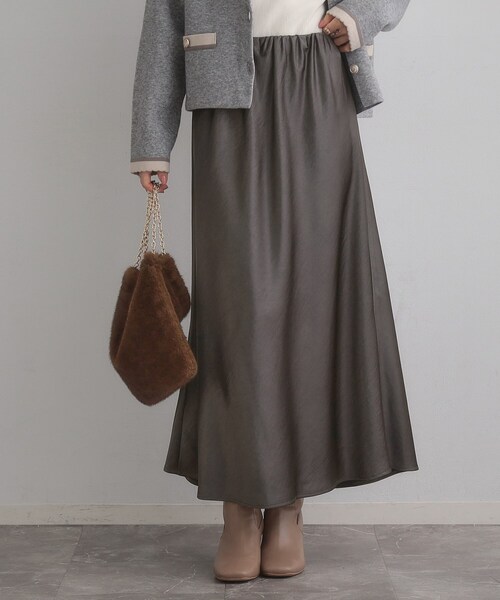 couture brooch（クチュールブローチ）の「シルキーヘビーサテンスカート（スカート・レディース・チャコールグレー/サンドベージュ/アイボリー・42/40/38）」の2枚目の写真