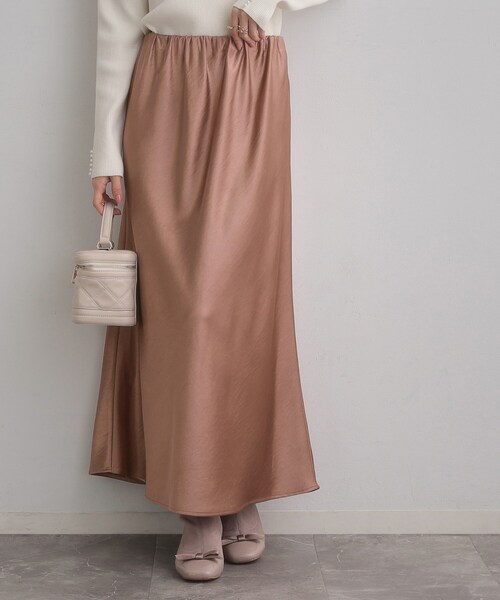couture brooch（クチュールブローチ）の「シルキーヘビーサテンスカート（スカート・レディース・チャコールグレー/サンドベージュ/アイボリー・42/40/38）」の3枚目の写真