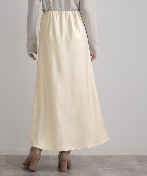couture brooch（クチュールブローチ）の「シルキーヘビーサテンスカート（スカート・レディース・チャコールグレー/サンドベージュ/アイボリー・42/40/38）」の6枚目の写真