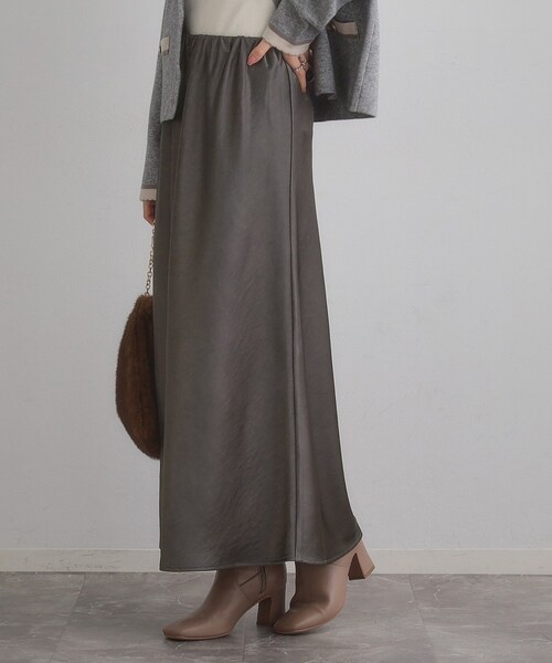 couture brooch（クチュールブローチ）の「シルキーヘビーサテンスカート（スカート・レディース・チャコールグレー/サンドベージュ/アイボリー・42/40/38）」の12枚目の写真