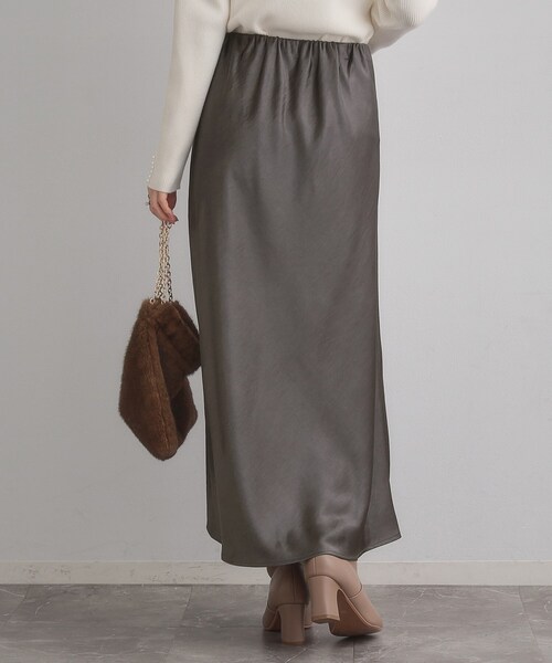 couture brooch（クチュールブローチ）の「シルキーヘビーサテンスカート（スカート・レディース・チャコールグレー/サンドベージュ/アイボリー・42/40/38）」の13枚目の写真