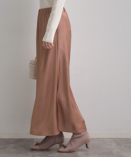 couture brooch（クチュールブローチ）の「シルキーヘビーサテンスカート（スカート・レディース・チャコールグレー/サンドベージュ/アイボリー・42/40/38）」の19枚目の写真