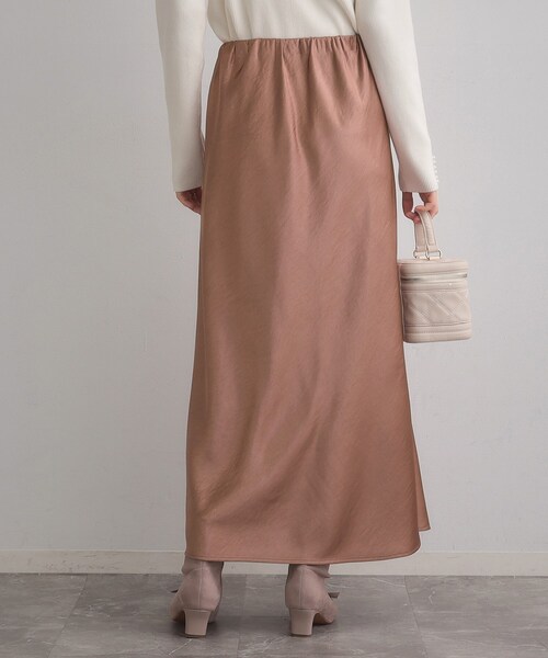 couture brooch（クチュールブローチ）の「シルキーヘビーサテンスカート（スカート・レディース・チャコールグレー/サンドベージュ/アイボリー・42/40/38）」の20枚目の写真