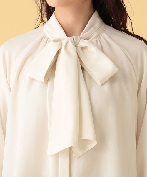 Elura（エルーラ）の「≪入卒/セレモニー/通勤≫ボウタイ2WAYブラウス/612479（シャツ/ブラウス・レディース・ホワイト/ネイビー・FREE）」の19枚目の写真
