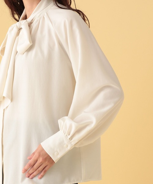 Elura（エルーラ）の「≪入卒/セレモニー/通勤≫ボウタイ2WAYブラウス/612479（シャツ/ブラウス・レディース・ホワイト/ネイビー・FREE）」の20枚目の写真