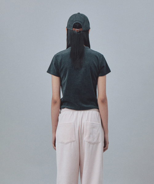 Rest&Recreation(レストアンドレクリエーション)の「VELVET LOGO T-SHIRT - BLACK(Tシャツ/カットソー・レディース・その他・ONE)」の3枚目の写真