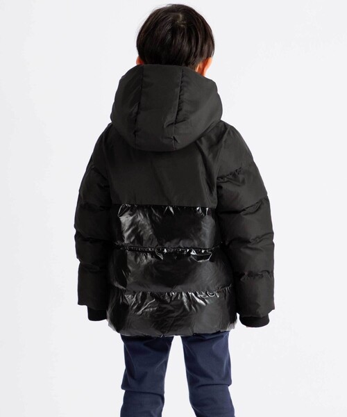 BeBe（ベベ）の「【撥水加工】タフタ切り替えロゴプリントフード中綿コート（ダウンジャケット/コート・キッズ・ブラック・130cm/120cm/110cm/100cm/140cm/150cm）」の3枚目の写真