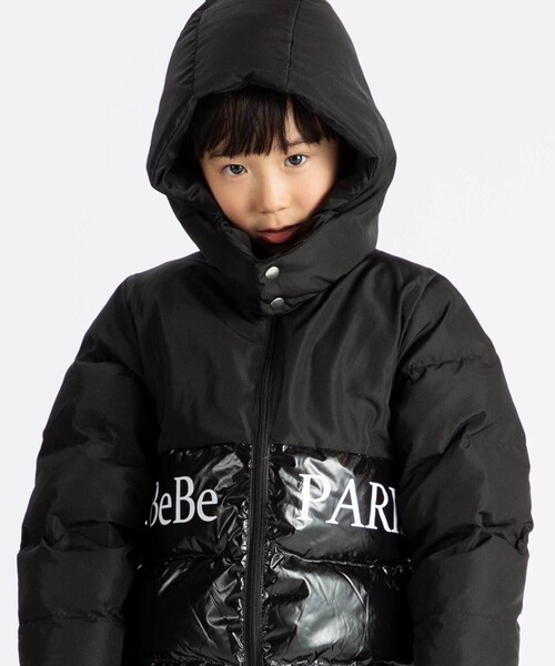 BeBe（ベベ）の「【撥水加工】タフタ切り替えロゴプリントフード中綿コート（ダウンジャケット/コート・キッズ・ブラック・130cm/120cm/110cm/100cm/140cm/150cm）」の4枚目の写真