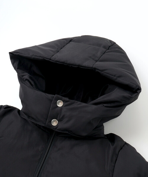 BeBe（ベベ）の「【撥水加工】タフタ切り替えロゴプリントフード中綿コート（ダウンジャケット/コート・キッズ・ブラック・130cm/120cm/110cm/100cm/140cm/150cm）」の6枚目の写真