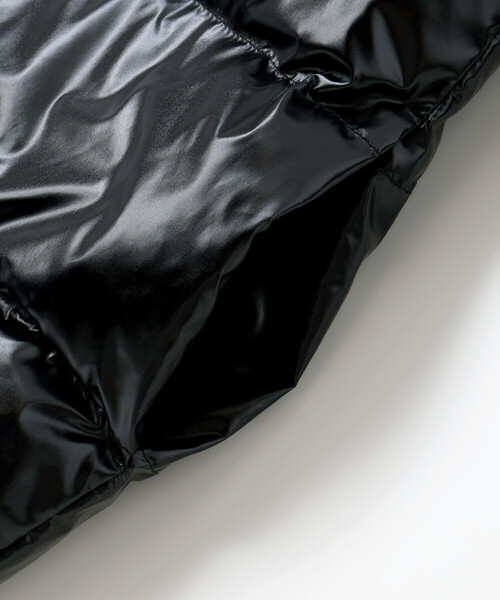 BeBe（ベベ）の「【撥水加工】タフタ切り替えロゴプリントフード中綿コート（ダウンジャケット/コート・キッズ・ブラック・130cm/120cm/110cm/100cm/140cm/150cm）」の12枚目の写真