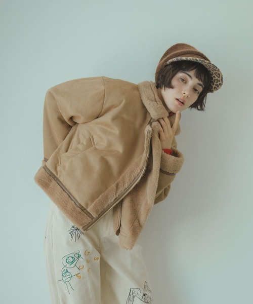 Three Four Time（ｽﾘｰﾌｫｰﾀｲﾑ）の「スタンドカラーショートジャケット（その他アウター・レディース・ベージュ・FREE）」の2枚目の写真