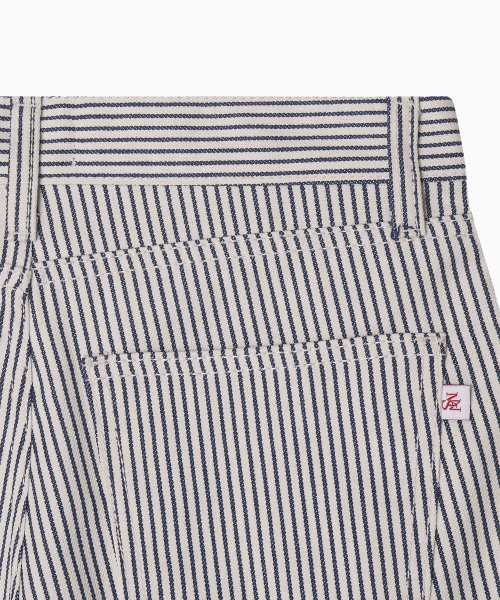MENASOO(ミナス)の「Stripe Denim Short Pants_Deep Navy(その他パンツ・レディース・ダークネイビー・2/1)」の5枚目の写真