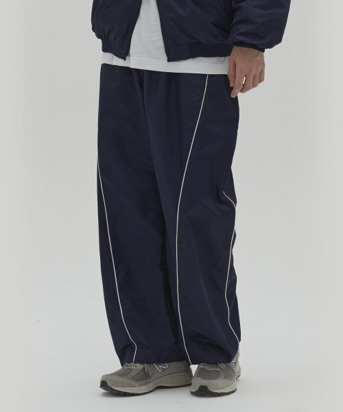 SECONDMONO（セカンドモノローグ）の「ベースボールカーブドワイドナイロンパンツ（起毛）ネイビー_SEPT028NAVY（スウェットパンツ・レディース・その他・LARGE/MEDIUM）」の3枚目の写真