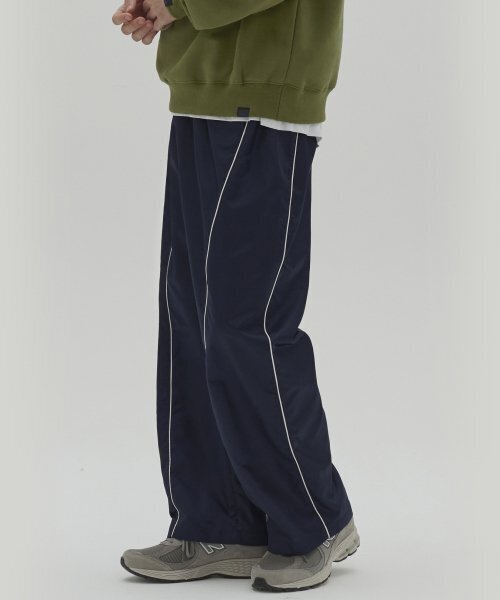 SECONDMONO（セカンドモノローグ）の「ベースボールカーブドワイドナイロンパンツ（起毛）ネイビー_SEPT028NAVY（スウェットパンツ・レディース・その他・LARGE/MEDIUM）」の4枚目の写真