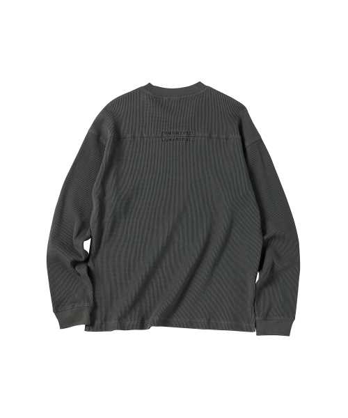 COMONINOZ（コモニノズ）の「WAFFLE LONG SLEEVES T-SHIRT [CHARCOAL]（Tシャツ/カットソー・メンズ・チャコール・SMALL/MEDIUM/LARGE）」の2枚目の写真