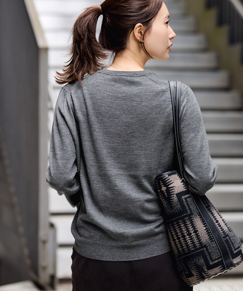 FRAMeWORK（フレームワーク）の「イタリアヤーン basic クループルオーバー（ニット/セーター・レディース・ネイビー/ブルー/チャコールグレー/ホワイト・FREE）」の19枚目の写真