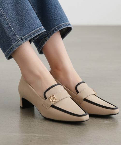 VIVIAN（ヴィヴィアン）の「履きごこちやみつき感激 スクエアトゥモノグラム5cmプレートヒールローファーパンプス（パンプス・レディース・ストーン/ブラック系その他3/ナチュラル・24/23.5/23/22.5/24.5）」の3枚目の写真