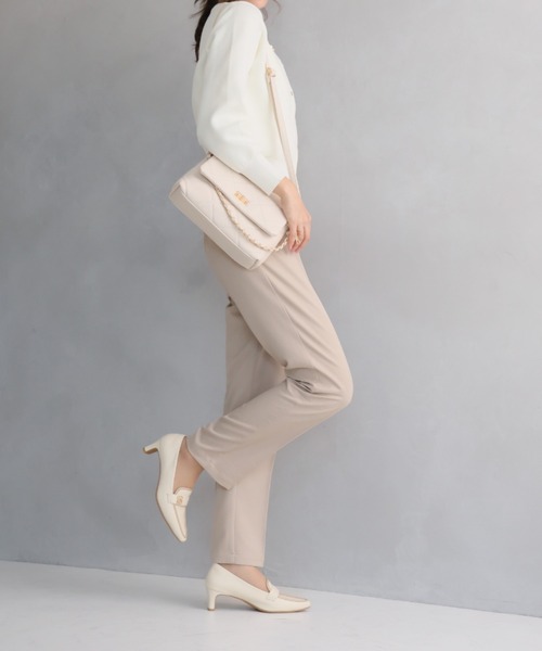 VIVIAN（ヴィヴィアン）の「履きごこちやみつき感激 スクエアトゥモノグラム5cmプレートヒールローファーパンプス（パンプス・レディース・ストーン/ブラック系その他3/ナチュラル・24/23.5/23/22.5/24.5）」の8枚目の写真